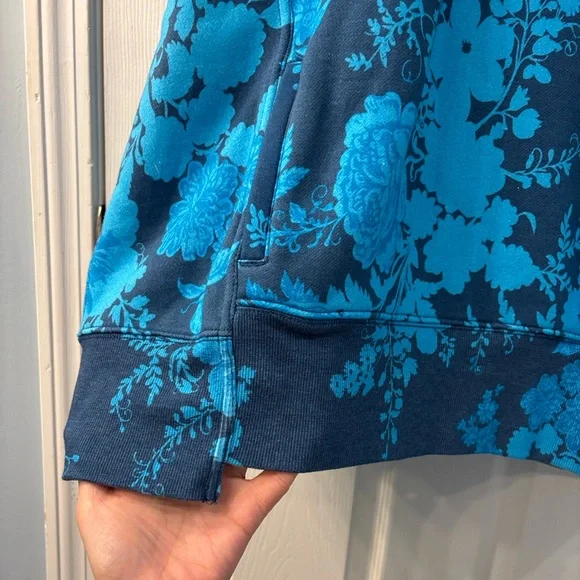 FP Movement Sprint To The Finish Printed Hoodie in Blue Floral, size Medium, NWT - Picture 11 of 12